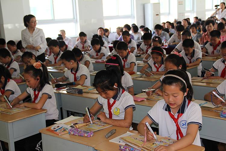 اسمارٹ کلاس روم --- وائرلیس بات چیت قلم کے نظام Smart classroom --- Wireless talking pen system