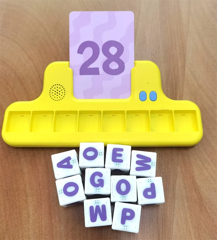 تعلیم پڑھنے کے فلیش کارڈز کو مسدود کرنے والے کھلونے